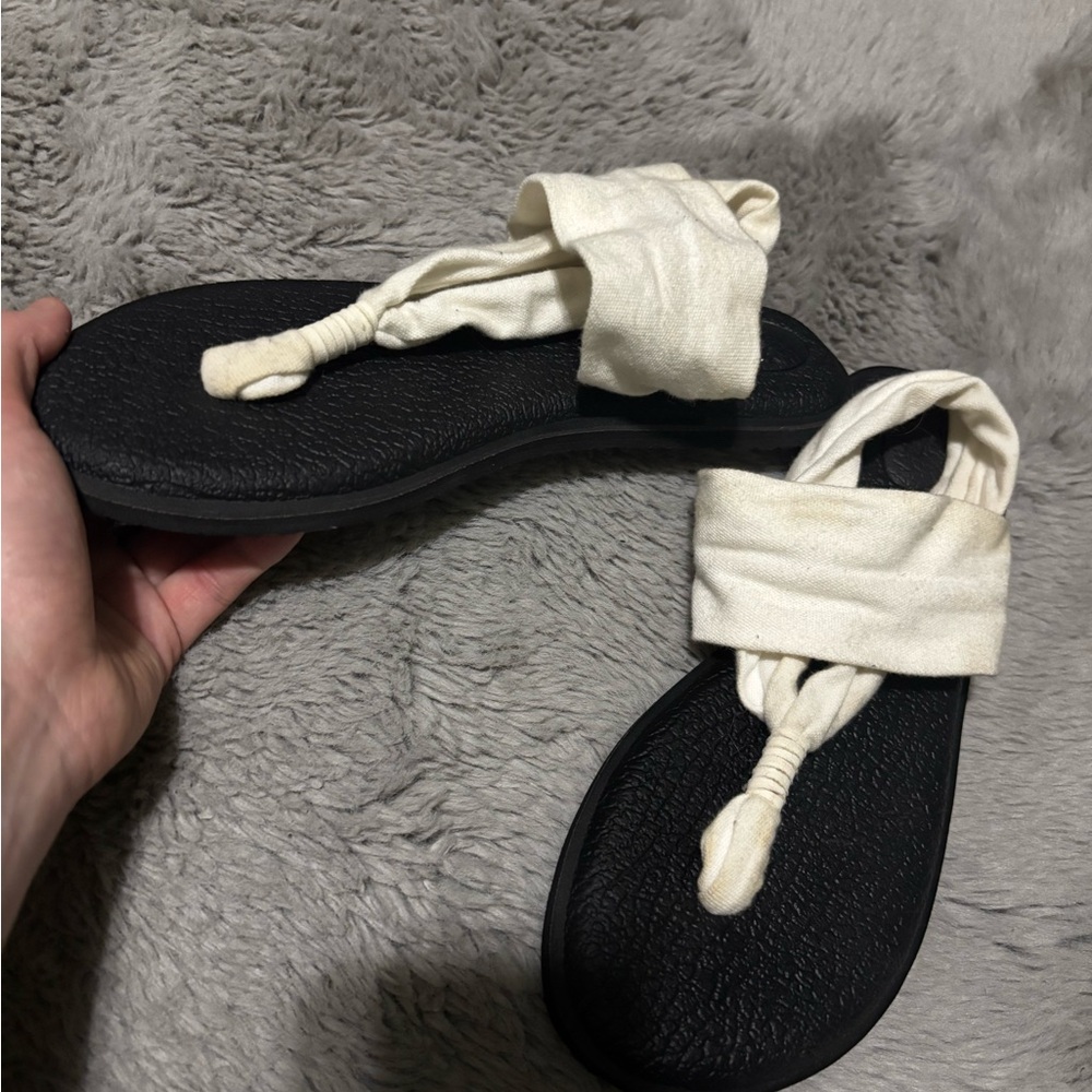 Sanuk Cream and Black Women's Sandals